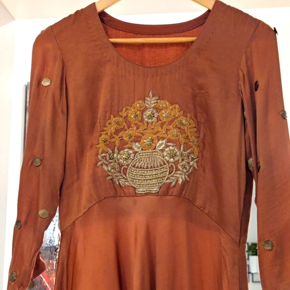 Brown Asymmetrical Tiered Long Sleeve Indian Punjabi Silk Suit- S Like New - Picture 2 of 5